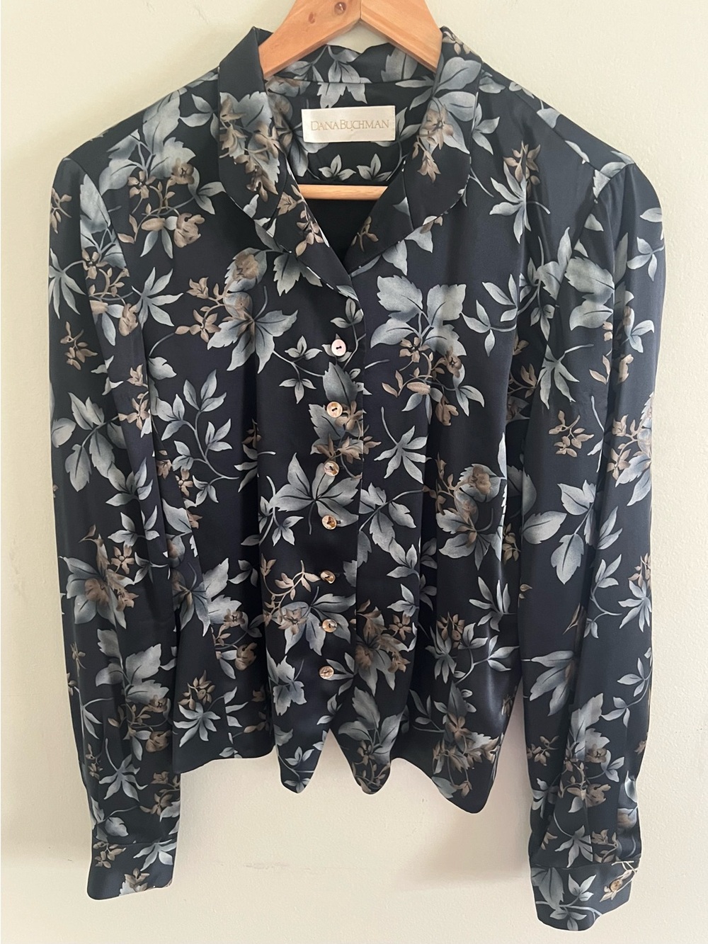 Dana Buchman 100% Silk Floral Button Front Blouse Women’s Size 6 Quietly Luxury